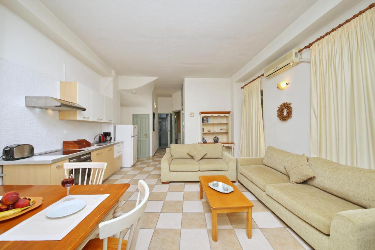 Faros Coastal Apartments สโกเปลอสทาวน์ ภายนอก รูปภาพ