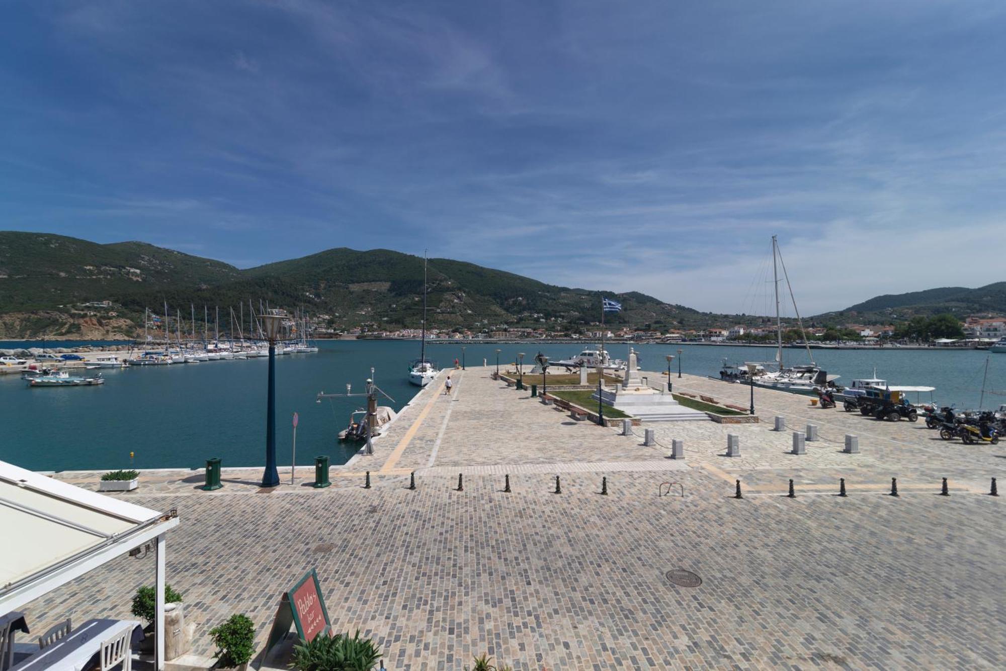 Faros Coastal Apartments สโกเปลอสทาวน์ ภายนอก รูปภาพ