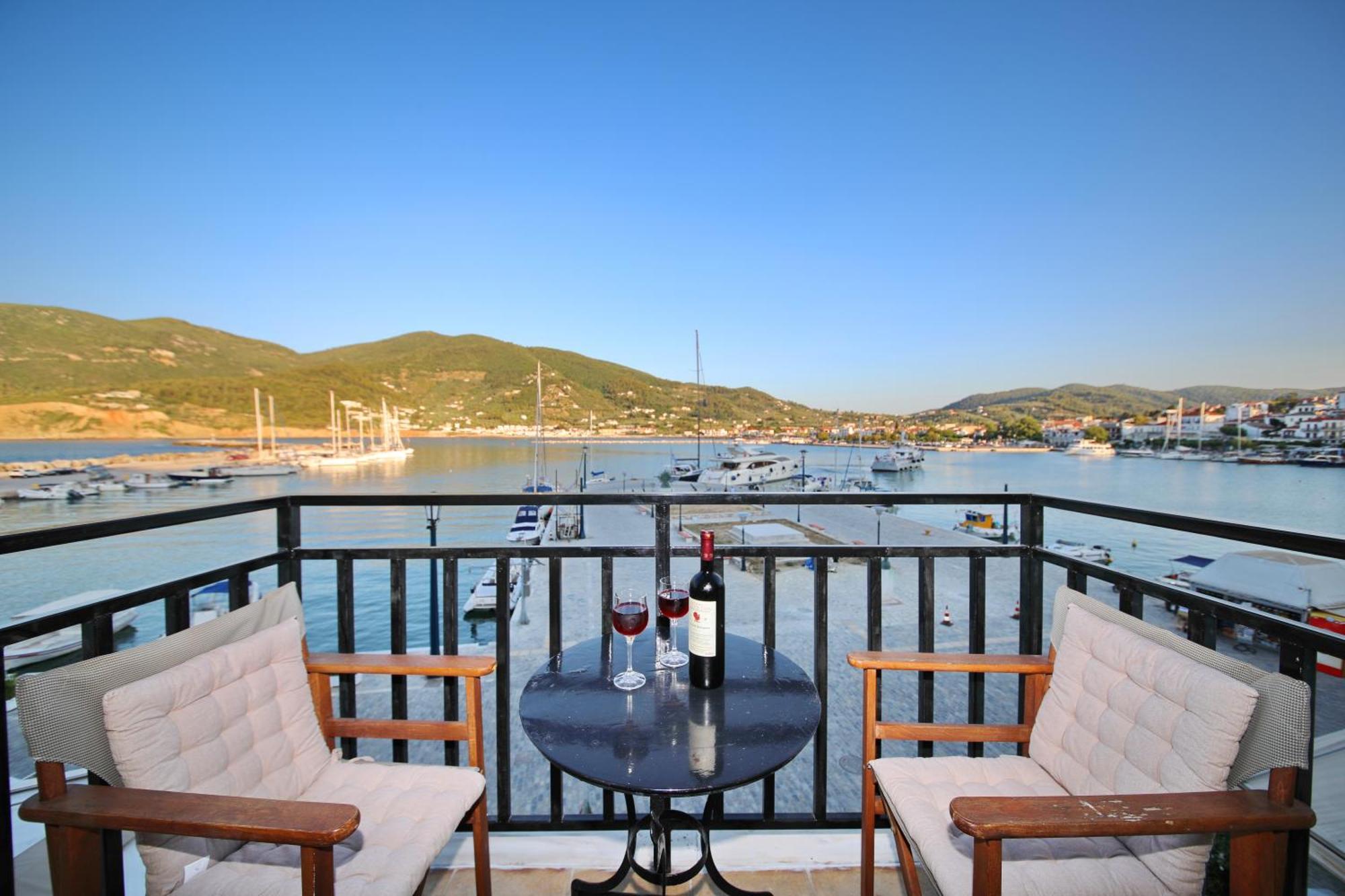Faros Coastal Apartments สโกเปลอสทาวน์ ภายนอก รูปภาพ
