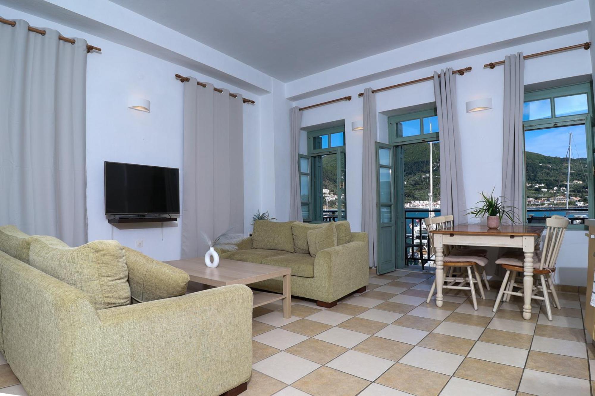 Faros Coastal Apartments สโกเปลอสทาวน์ ภายนอก รูปภาพ