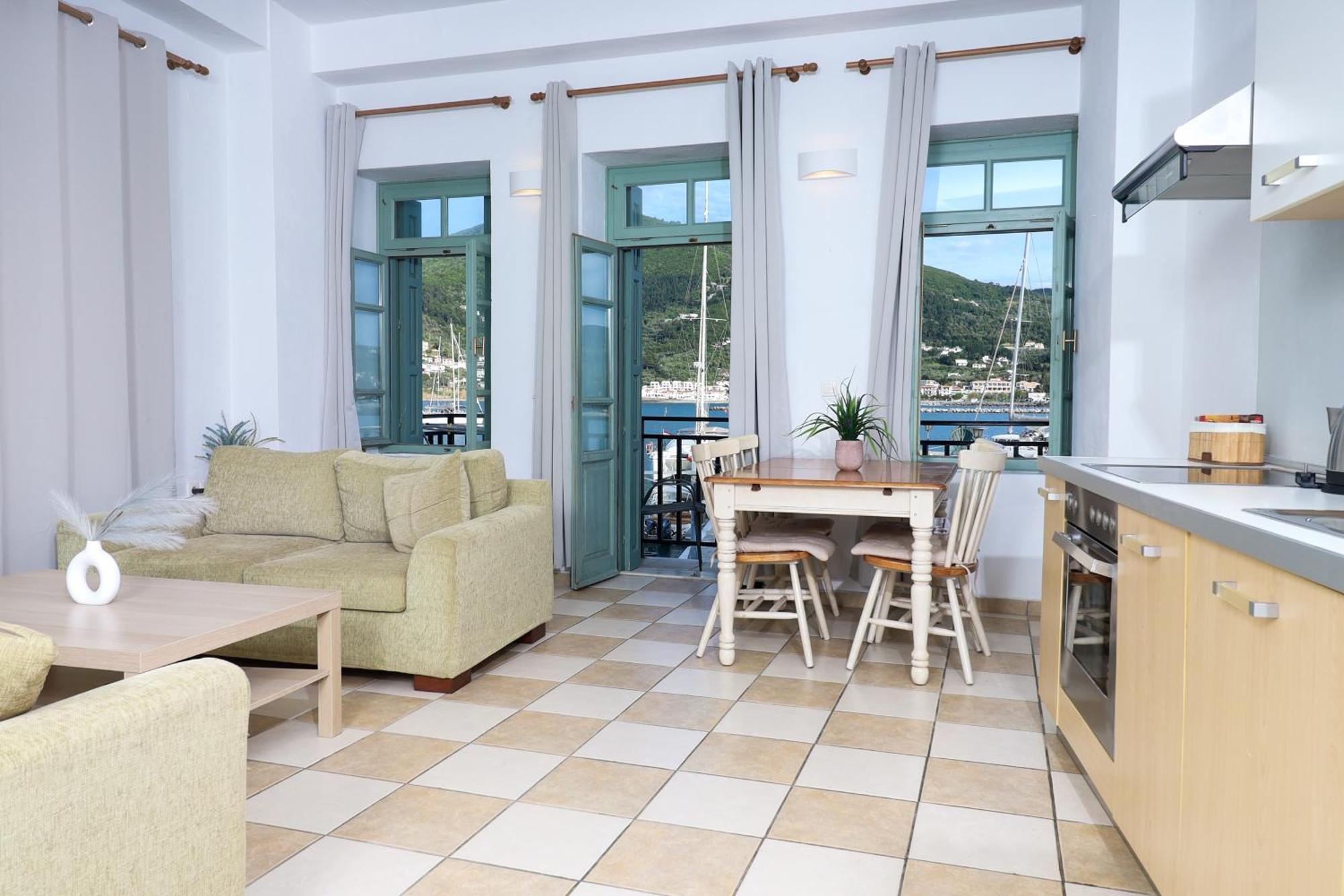Faros Coastal Apartments สโกเปลอสทาวน์ ภายนอก รูปภาพ