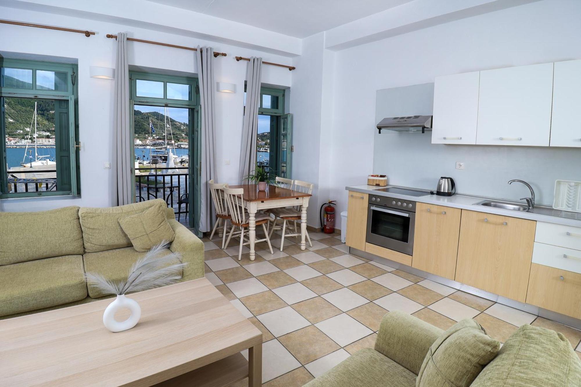 Faros Coastal Apartments สโกเปลอสทาวน์ ภายนอก รูปภาพ